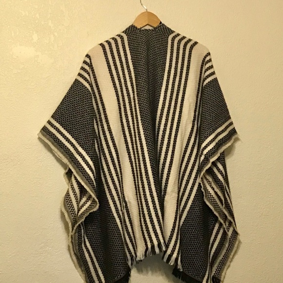 Black & White Knitted Wrap/Poncho, OS - Picture 5 of 5